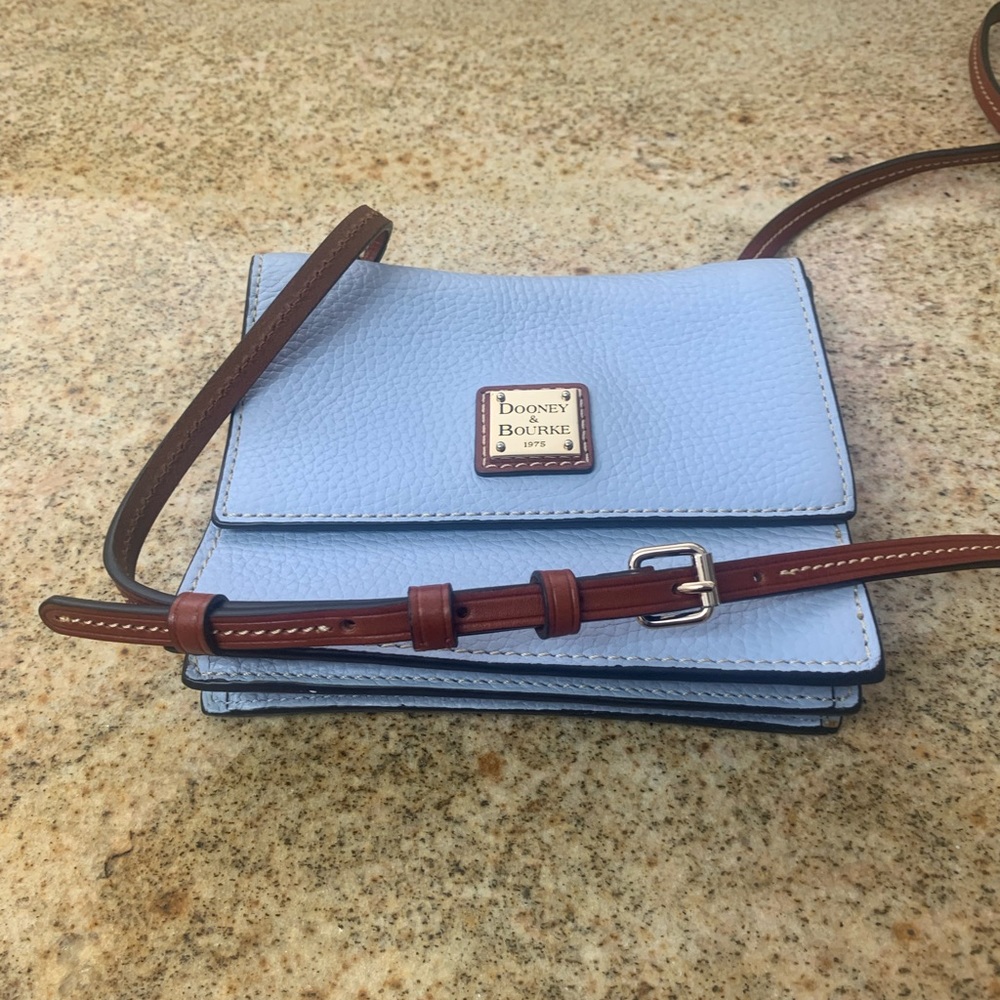 Crossbody Dooney & Bourke purse